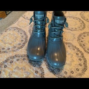 Like new gray Sperry rain/snow boots